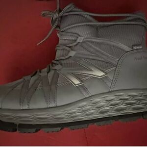 New Balance Womens Winter Ankle Boots Gray